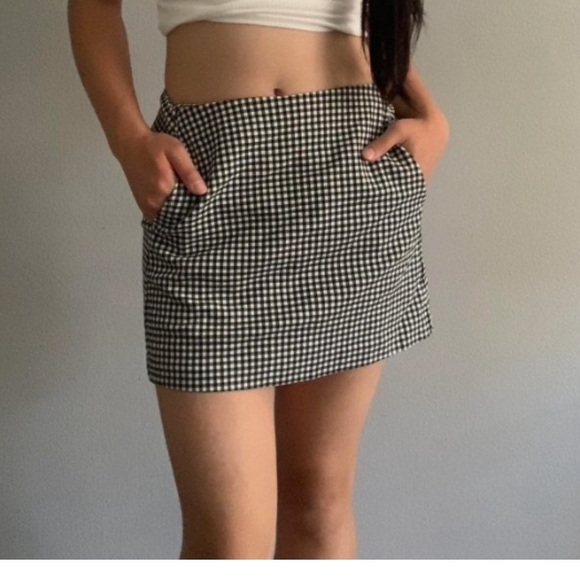 Urban Outfitters Dresses & Skirts - URBAN OUTFITTERS 🔘 Classic Black and White Checkered mini skirt 🔘 large